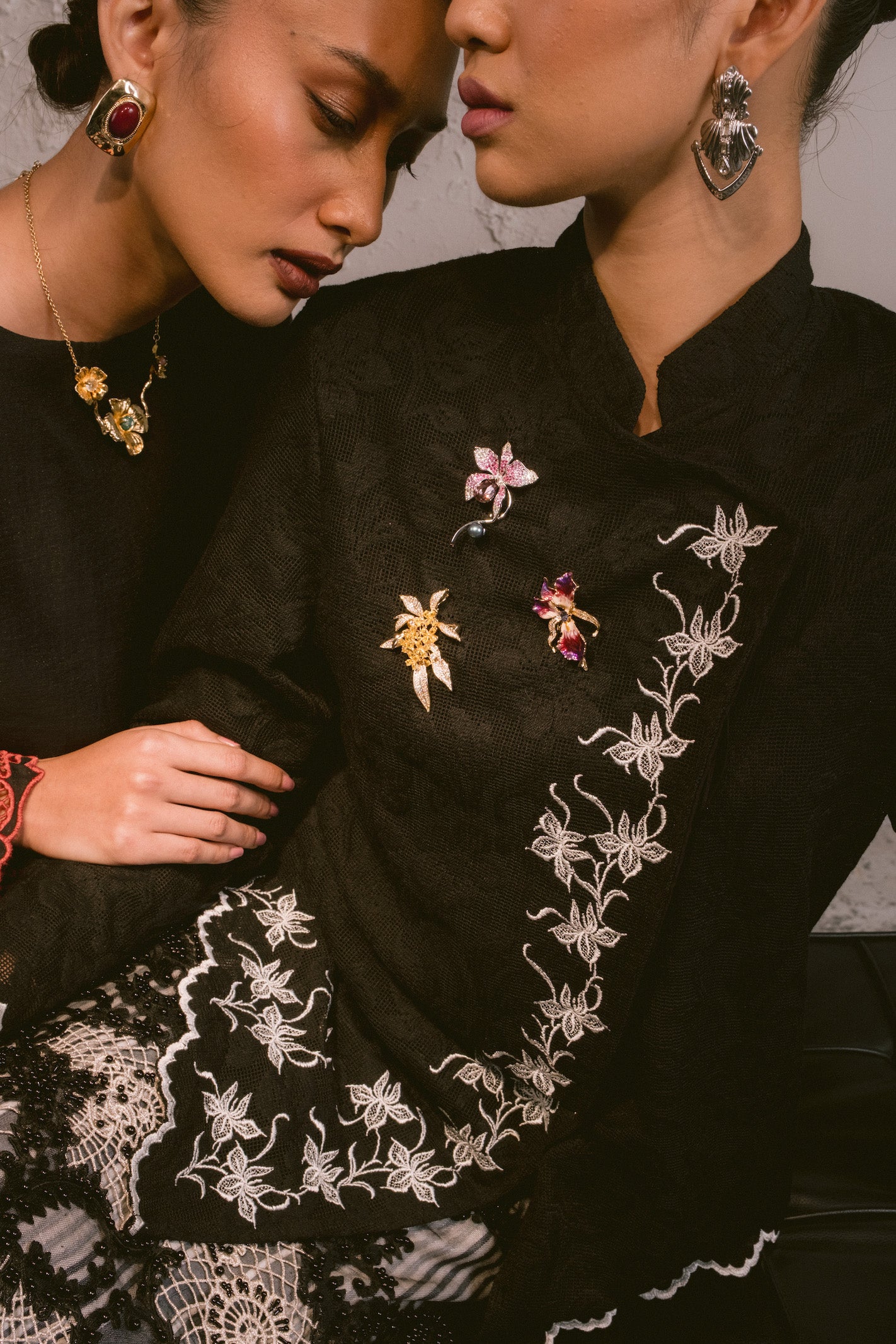 Rysa Kebaya in Black